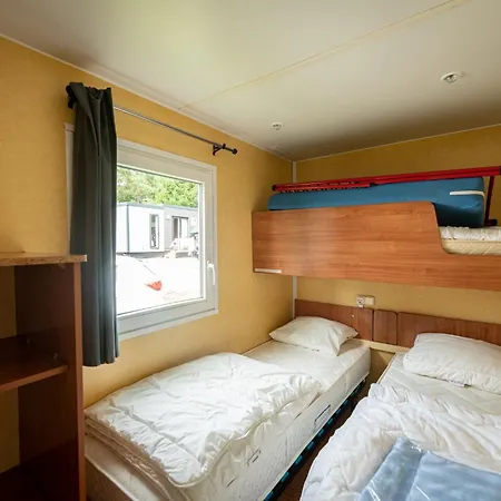 Ardenparks Petite Suisse Hotel Dochamps Room photo